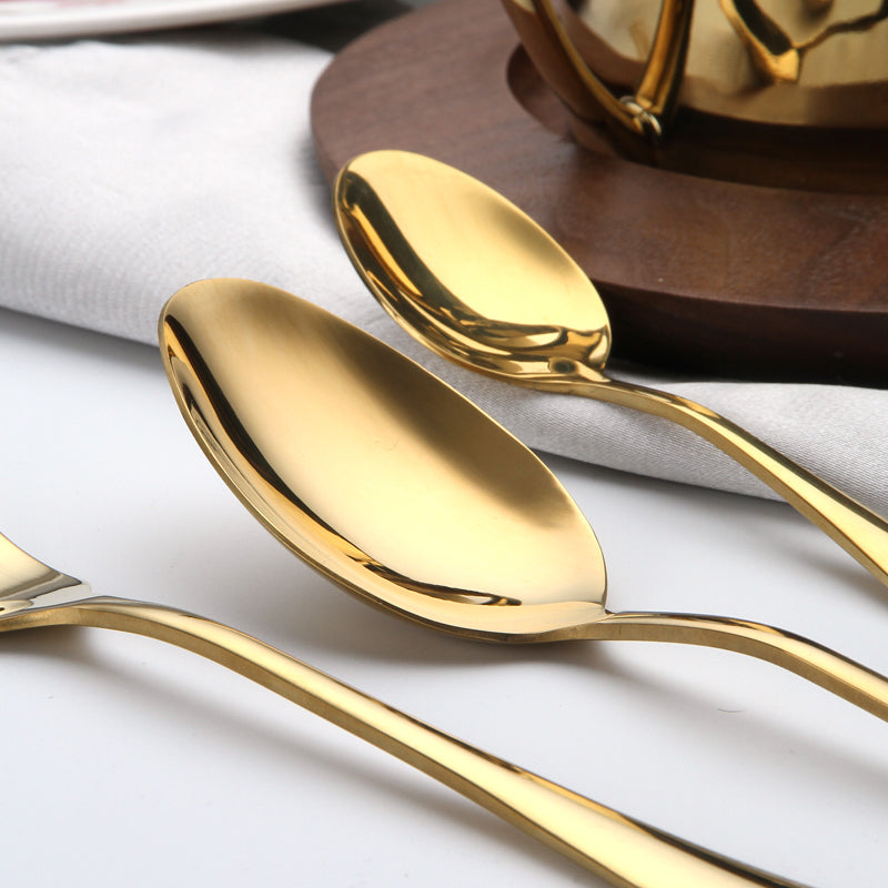 ensemble de couverts de luxe dorée